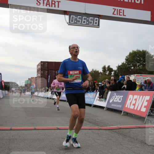 03.10.2025 - Köhlbrandbrückenlauf Yannick Fuchs http://msf.ph/oto/8984868 03.10.2025 15:56:57 Ziel 7882, 9226, 9665, 9751 meine-sportfotos.de