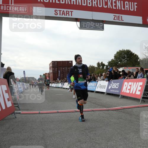 03.10.2025 - Köhlbrandbrückenlauf Yannick Fuchs http://msf.ph/oto/8984869 03.10.2025 16:09:40 Ziel 7498, 8814, 8826, 8834, 9024, 9150, 9301, 9567, 9748 meine-sportfotos.de