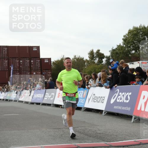03.10.2025 - Köhlbrandbrückenlauf Yannick Fuchs http://msf.ph/oto/8984888 03.10.2025 16:09:41 Ziel 7305, 7306, 7452, 7498, 7583, 8814, 8826, 8834, 9024, 9097, 9150, 9301, 9567, 9671, 9748 meine-sportfotos.de