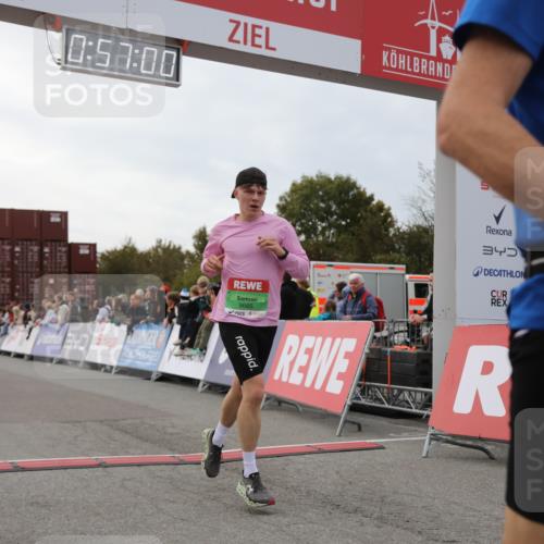 03.10.2025 - Köhlbrandbrückenlauf Yannick Fuchs http://msf.ph/oto/8984890 03.10.2025 15:56:58 Ziel 7041, 7882, 9226, 9665, 9751 meine-sportfotos.de
