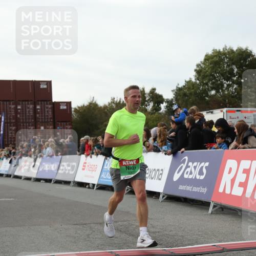 03.10.2025 - Köhlbrandbrückenlauf Yannick Fuchs http://msf.ph/oto/8984897 03.10.2025 16:09:42 Ziel 7272, 7305, 7306, 7452, 7498, 7583, 8814, 8826, 8834, 9024, 9097, 9150, 9181, 9301, 9567, 9600, 9671, 9748 meine-sportfotos.de
