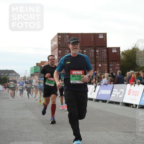 03.10.2025 - Köhlbrandbrückenlauf Yannick Fuchs http://msf.ph/oto/8984917 03.10.2025 16:09:43 Ziel 7272, 7305, 7306, 7452, 7498, 7583, 8814, 8826, 8834, 9024, 9097, 9150, 9181, 9301, 9567, 9600, 9671, 9748 meine-sportfotos.de