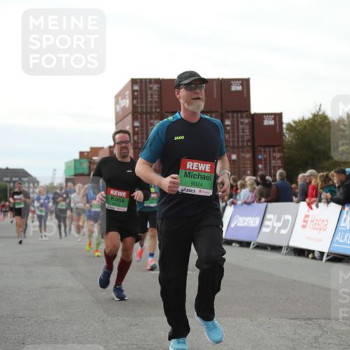 03.10.2025 - Köhlbrandbrückenlauf Yannick Fuchs http://msf.ph/oto/8984921 03.10.2025 16:09:43 Ziel 7272, 7305, 7306, 7452, 7498, 7583, 8814, 8826, 8834, 9024, 9097, 9150, 9181, 9301, 9567, 9600, 9671, 9748 meine-sportfotos.de