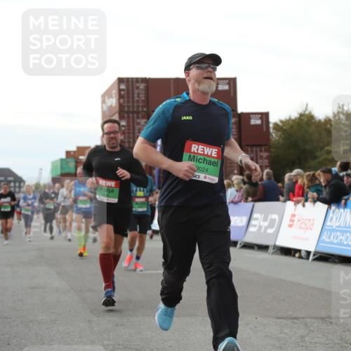 03.10.2025 - Köhlbrandbrückenlauf Yannick Fuchs http://msf.ph/oto/8984925 03.10.2025 16:09:43 Ziel 7272, 7305, 7306, 7452, 7498, 7583, 8814, 8826, 8834, 9024, 9097, 9150, 9181, 9301, 9567, 9600, 9671, 9748 meine-sportfotos.de