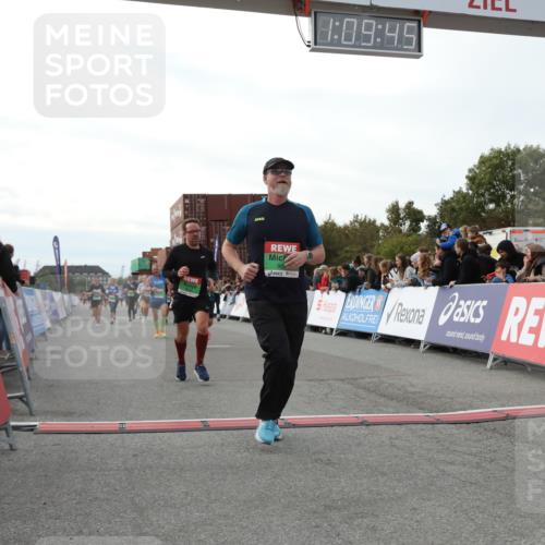 03.10.2025 - Köhlbrandbrückenlauf Yannick Fuchs http://msf.ph/oto/8984929 03.10.2025 16:09:44 Ziel 7272, 7305, 7306, 7452, 7498, 7583, 8814, 8826, 8834, 9024, 9097, 9150, 9181, 9301, 9567, 9600, 9671, 9748 meine-sportfotos.de