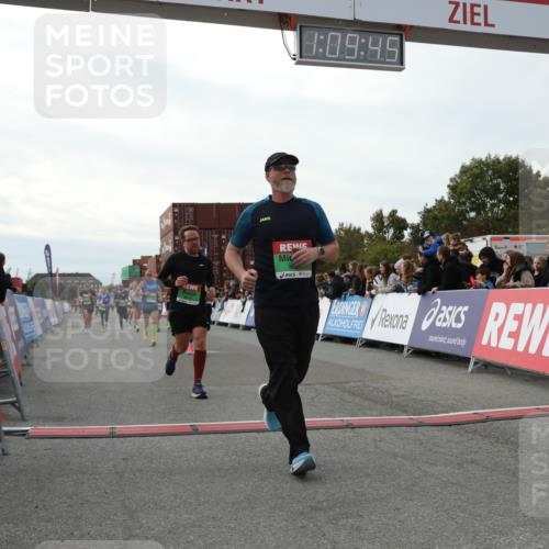 03.10.2025 - Köhlbrandbrückenlauf Yannick Fuchs http://msf.ph/oto/8984933 03.10.2025 16:09:44 Ziel 7272, 7305, 7306, 7452, 7498, 7583, 8814, 8826, 8834, 9024, 9097, 9150, 9181, 9301, 9567, 9600, 9671, 9748 meine-sportfotos.de