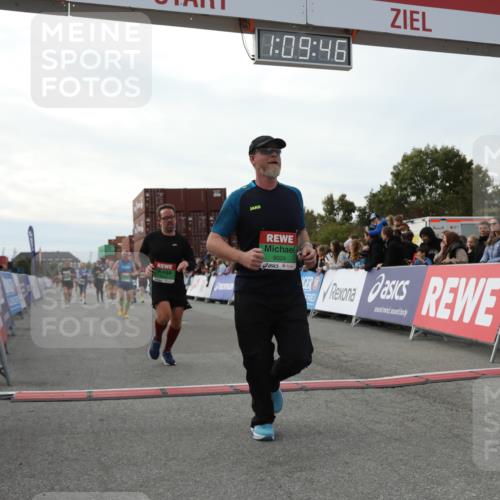 03.10.2025 - Köhlbrandbrückenlauf Yannick Fuchs http://msf.ph/oto/8984937 03.10.2025 16:09:44 Ziel 7272, 7305, 7306, 7452, 7498, 7583, 8814, 8826, 8834, 9024, 9097, 9150, 9181, 9301, 9567, 9600, 9671, 9748 meine-sportfotos.de
