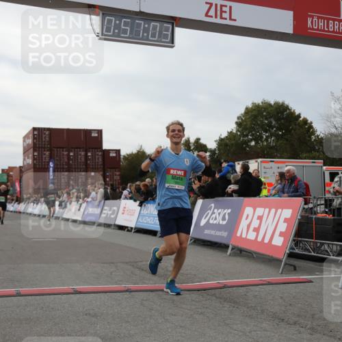03.10.2025 - Köhlbrandbrückenlauf Yannick Fuchs http://msf.ph/oto/8984942 03.10.2025 15:57:01 Ziel 7041, 7882, 9665, 9751 meine-sportfotos.de