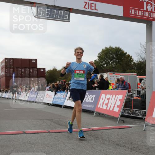 03.10.2025 - Köhlbrandbrückenlauf Yannick Fuchs http://msf.ph/oto/8984945 03.10.2025 15:57:01 Ziel 7041, 7882, 9665, 9751 meine-sportfotos.de