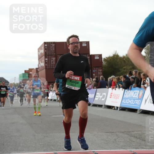 03.10.2025 - Köhlbrandbrückenlauf Yannick Fuchs http://msf.ph/oto/8984946 03.10.2025 16:09:44 Ziel 7272, 7305, 7306, 7452, 7498, 7583, 8814, 8826, 8834, 9024, 9097, 9150, 9181, 9301, 9567, 9600, 9671, 9748 meine-sportfotos.de