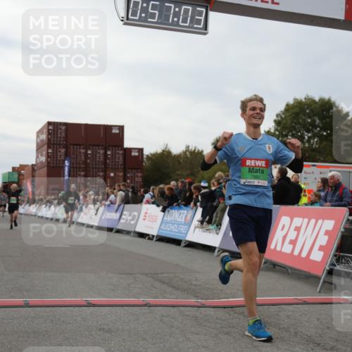 03.10.2025 - Köhlbrandbrückenlauf Yannick Fuchs http://msf.ph/oto/8984951 03.10.2025 15:57:01 Ziel 7041, 7882, 9665, 9751 meine-sportfotos.de