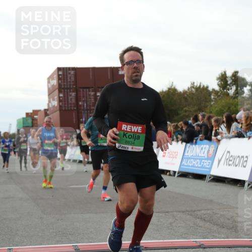 03.10.2025 - Köhlbrandbrückenlauf Yannick Fuchs http://msf.ph/oto/8984956 03.10.2025 16:09:45 Ziel 7272, 7305, 7306, 7452, 7498, 7583, 8814, 8826, 8834, 9024, 9097, 9181, 9301, 9567, 9600, 9671, 9748 meine-sportfotos.de