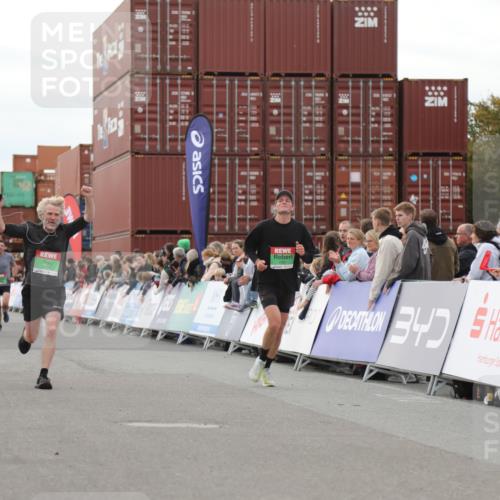 03.10.2025 - Köhlbrandbrückenlauf Yannick Fuchs http://msf.ph/oto/8984959 03.10.2025 15:57:02 Ziel 7041, 7882, 9751 meine-sportfotos.de