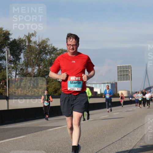 03.10.2025 - Köhlbrandbrückenlauf Luisa Fischer http://msf.ph/oto/8984961 03.10.2025 11:15:00 Position 3 1961 meine-sportfotos.de