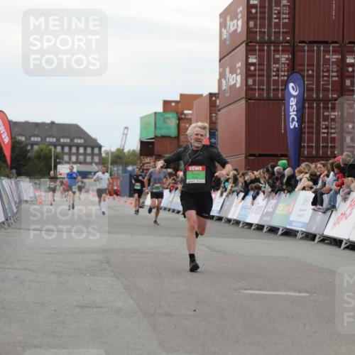 03.10.2025 - Köhlbrandbrückenlauf Yannick Fuchs http://msf.ph/oto/8984963 03.10.2025 15:57:03 Ziel 7041, 7593, 7618, 7882, 9751 meine-sportfotos.de