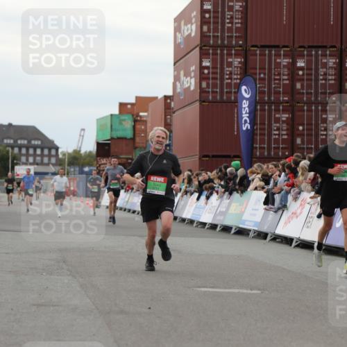 03.10.2025 - Köhlbrandbrückenlauf Yannick Fuchs http://msf.ph/oto/8984967 03.10.2025 15:57:03 Ziel 7041, 7593, 7618, 7882, 9751 meine-sportfotos.de