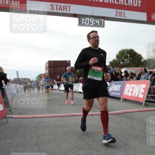 03.10.2025 - Köhlbrandbrückenlauf Yannick Fuchs http://msf.ph/oto/8984968 03.10.2025 16:09:45 Ziel 7272, 7305, 7306, 7452, 7498, 7583, 8814, 8826, 8834, 9024, 9097, 9181, 9301, 9567, 9600, 9671, 9748 meine-sportfotos.de