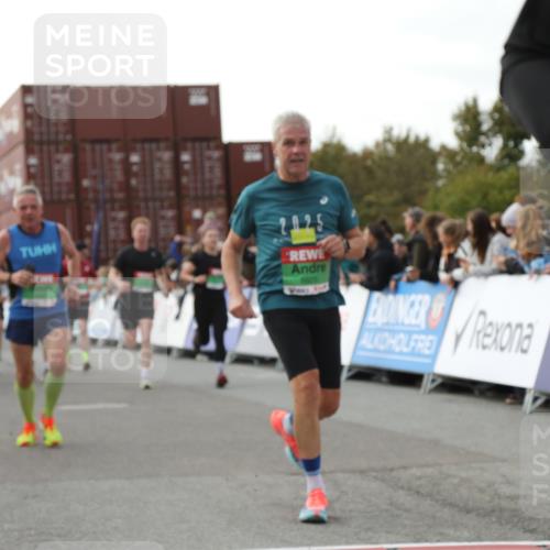 03.10.2025 - Köhlbrandbrückenlauf Yannick Fuchs http://msf.ph/oto/8984971 03.10.2025 16:09:46 Ziel 7272, 7305, 7306, 7452, 7498, 7583, 7742, 8814, 8826, 8834, 9024, 9097, 9181, 9567, 9600, 9671, 9748 meine-sportfotos.de