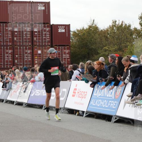 03.10.2025 - Köhlbrandbrückenlauf Yannick Fuchs http://msf.ph/oto/8984982 03.10.2025 15:57:03 Ziel 7041, 7593, 7618, 7882, 9751 meine-sportfotos.de