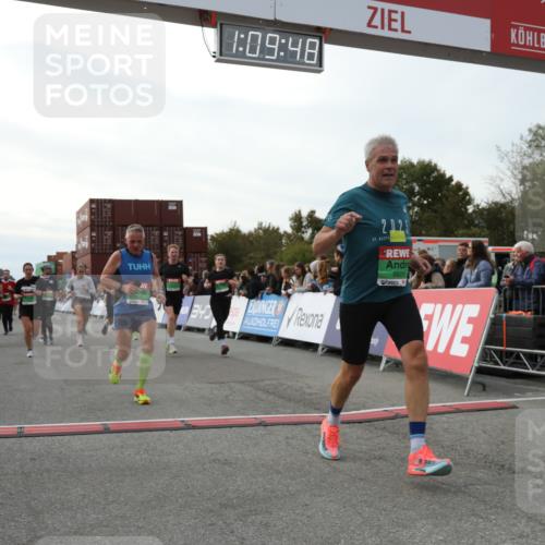 03.10.2025 - Köhlbrandbrückenlauf Yannick Fuchs http://msf.ph/oto/8984995 03.10.2025 16:09:46 Ziel 7272, 7305, 7306, 7452, 7498, 7583, 7742, 8814, 8826, 8834, 9024, 9097, 9181, 9567, 9600, 9671, 9748 meine-sportfotos.de