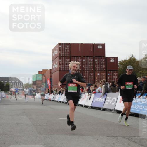 03.10.2025 - Köhlbrandbrückenlauf Yannick Fuchs http://msf.ph/oto/8984997 03.10.2025 15:57:05 Ziel 7041, 7593, 7618, 9751 meine-sportfotos.de