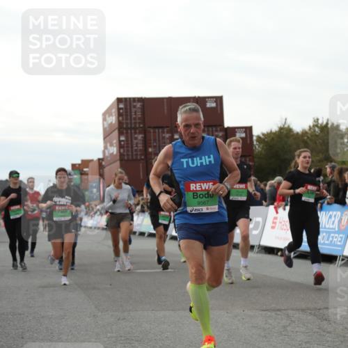03.10.2025 - Köhlbrandbrückenlauf Yannick Fuchs http://msf.ph/oto/8984999 03.10.2025 16:09:47 Ziel 7272, 7305, 7306, 7452, 7498, 7583, 7742, 8814, 8826, 8834, 9024, 9097, 9181, 9567, 9600, 9671, 9748 meine-sportfotos.de