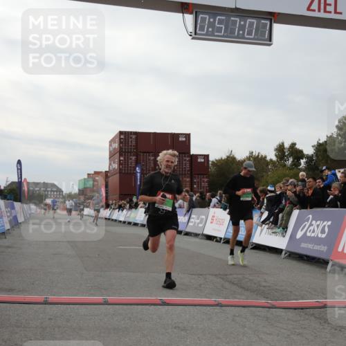 03.10.2025 - Köhlbrandbrückenlauf Yannick Fuchs http://msf.ph/oto/8985005 03.10.2025 15:57:05 Ziel 7041, 7593, 7618, 9751 meine-sportfotos.de