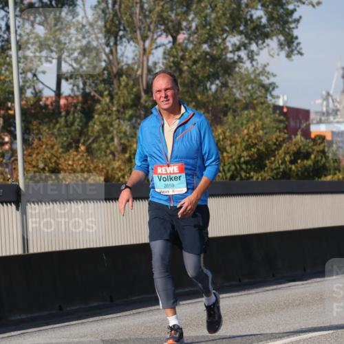 03.10.2025 - Köhlbrandbrückenlauf Luisa Fischer http://msf.ph/oto/8985007 03.10.2025 11:15:10 Position 3 2659 meine-sportfotos.de