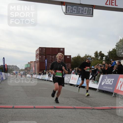 03.10.2025 - Köhlbrandbrückenlauf Yannick Fuchs http://msf.ph/oto/8985008 03.10.2025 15:57:05 Ziel 7041, 7593, 7618, 9751 meine-sportfotos.de