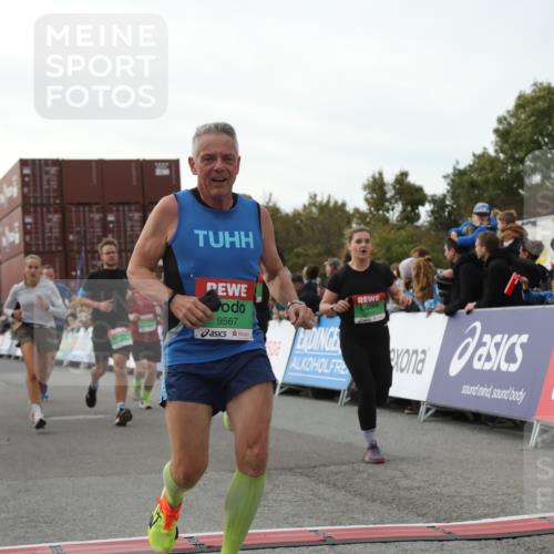 03.10.2025 - Köhlbrandbrückenlauf Yannick Fuchs http://msf.ph/oto/8985010 03.10.2025 16:09:47 Ziel 7272, 7305, 7306, 7452, 7498, 7583, 7742, 8814, 8826, 8834, 9024, 9097, 9181, 9567, 9600, 9671, 9748 meine-sportfotos.de
