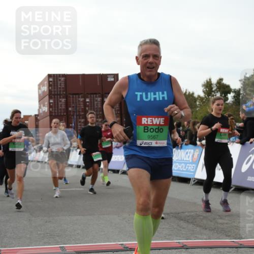 03.10.2025 - Köhlbrandbrückenlauf Yannick Fuchs http://msf.ph/oto/8985011 03.10.2025 16:09:47 Ziel 7272, 7305, 7306, 7452, 7498, 7583, 7742, 8814, 8826, 8834, 9024, 9097, 9181, 9567, 9600, 9671, 9748 meine-sportfotos.de