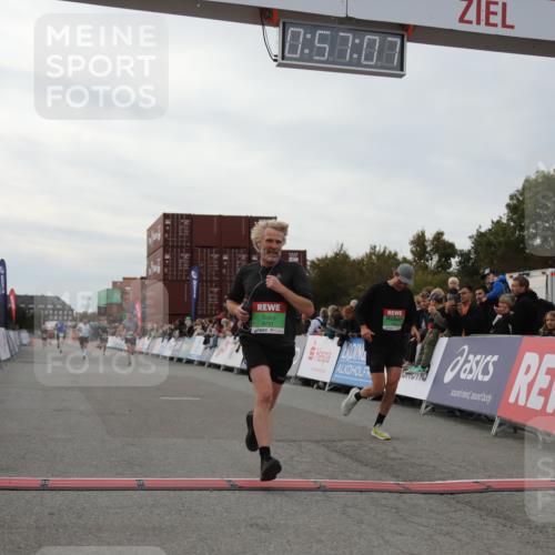 03.10.2025 - Köhlbrandbrückenlauf Yannick Fuchs http://msf.ph/oto/8985012 03.10.2025 15:57:05 Ziel 7041, 7593, 7618, 9751 meine-sportfotos.de