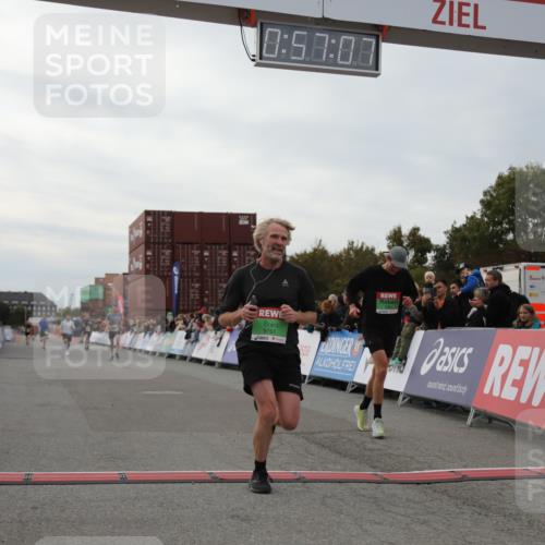 03.10.2025 - Köhlbrandbrückenlauf Yannick Fuchs http://msf.ph/oto/8985017 03.10.2025 15:57:05 Ziel 7041, 7593, 7618, 9751 meine-sportfotos.de