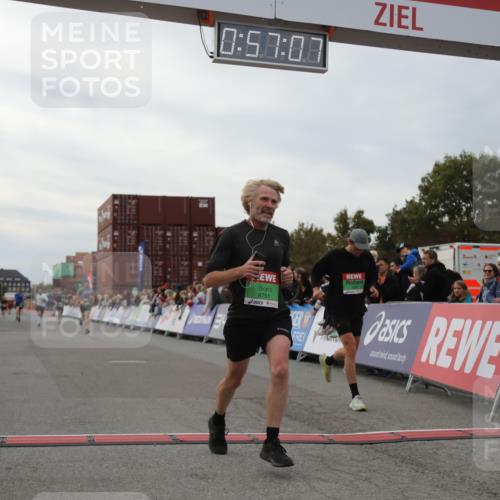 03.10.2025 - Köhlbrandbrückenlauf Yannick Fuchs http://msf.ph/oto/8985021 03.10.2025 15:57:06 Ziel 7041, 7107, 7593, 7618, 9032, 9751 meine-sportfotos.de