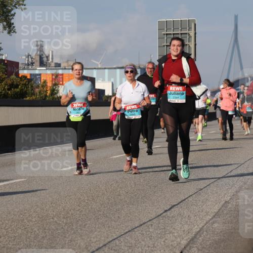 03.10.2025 - Köhlbrandbrückenlauf Luisa Fischer http://msf.ph/oto/8985023 03.10.2025 11:15:13 Position 3 23441, 2894, 2895 meine-sportfotos.de