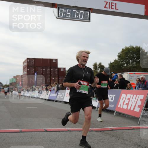 03.10.2025 - Köhlbrandbrückenlauf Yannick Fuchs http://msf.ph/oto/8985024 03.10.2025 15:57:06 Ziel 7041, 7107, 7593, 7618, 9032, 9751 meine-sportfotos.de