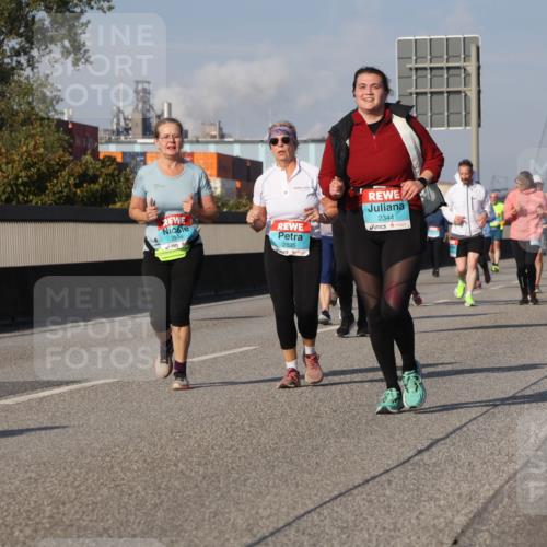03.10.2025 - Köhlbrandbrückenlauf Luisa Fischer http://msf.ph/oto/8985030 03.10.2025 11:15:14 Position 3 2894, 2344, 2895 meine-sportfotos.de