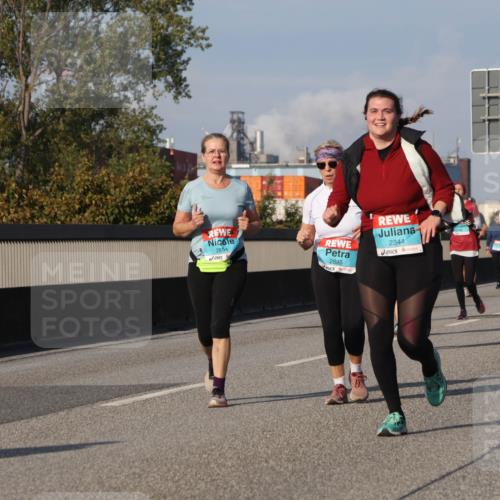 03.10.2025 - Köhlbrandbrückenlauf Luisa Fischer http://msf.ph/oto/8985033 03.10.2025 11:15:14 Position 3 2894, 2895, 2344 meine-sportfotos.de