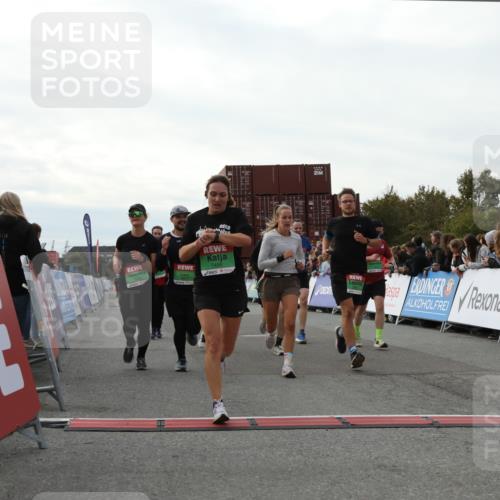 03.10.2025 - Köhlbrandbrückenlauf Yannick Fuchs http://msf.ph/oto/8985038 03.10.2025 16:09:48 Ziel 7272, 7305, 7306, 7452, 7498, 7583, 7742, 7863, 8814, 8826, 8834, 9097, 9181, 9567, 9600, 9671, 9748 meine-sportfotos.de
