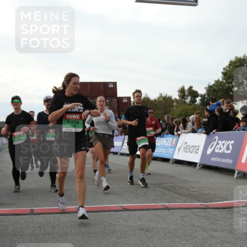 03.10.2025 - Köhlbrandbrückenlauf Yannick Fuchs http://msf.ph/oto/8985048 03.10.2025 16:09:49 Ziel 7205, 7272, 7305, 7306, 7452, 7498, 7583, 7742, 7863, 8014, 8814, 8826, 9097, 9181, 9341, 9567, 9600, 9671, 9748 meine-sportfotos.de