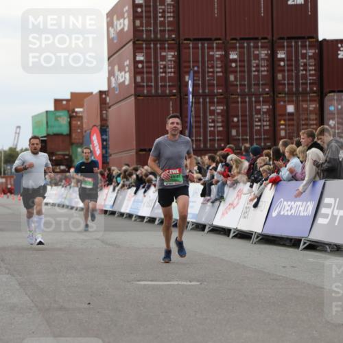 03.10.2025 - Köhlbrandbrückenlauf Yannick Fuchs http://msf.ph/oto/8985054 03.10.2025 15:57:08 Ziel 7041, 7107, 7593, 7618, 9032, 9751 meine-sportfotos.de