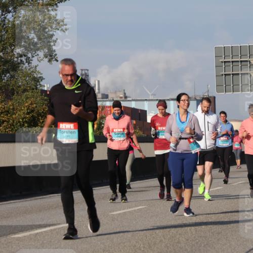 03.10.2025 - Köhlbrandbrückenlauf Luisa Fischer http://msf.ph/oto/8985057 03.10.2025 11:15:18 Position 3 3673, 2233, 2667 meine-sportfotos.de