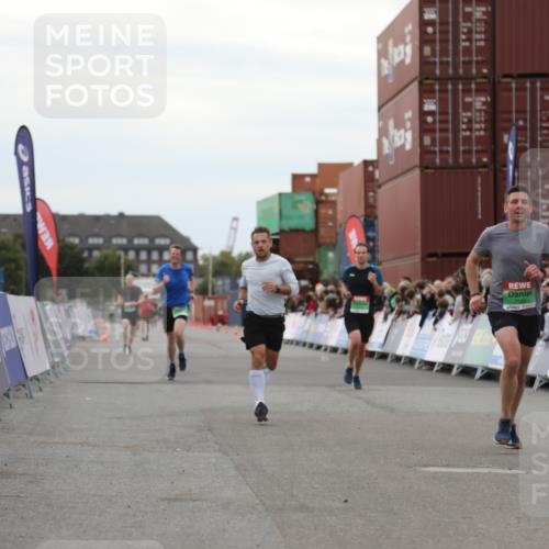 03.10.2025 - Köhlbrandbrückenlauf Yannick Fuchs http://msf.ph/oto/8985062 03.10.2025 15:57:09 Ziel 7041, 7107, 7593, 7618, 9032, 9751 meine-sportfotos.de
