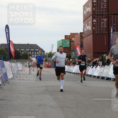 03.10.2025 - Köhlbrandbrückenlauf Yannick Fuchs http://msf.ph/oto/8985066 03.10.2025 15:57:09 Ziel 7041, 7107, 7593, 7618, 9032, 9751 meine-sportfotos.de