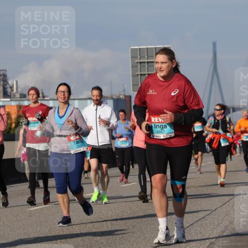 03.10.2025 - Köhlbrandbrückenlauf Luisa Fischer http://msf.ph/oto/8985067 03.10.2025 11:15:20 Position 3 2002, 2233, 2530, 2667 meine-sportfotos.de