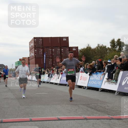 03.10.2025 - Köhlbrandbrückenlauf Yannick Fuchs http://msf.ph/oto/8985082 03.10.2025 15:57:10 Ziel 7041, 7107, 7593, 7618, 9032 meine-sportfotos.de