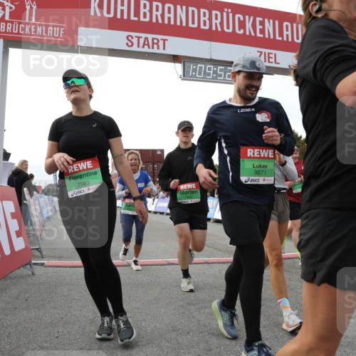 03.10.2025 - Köhlbrandbrückenlauf Yannick Fuchs http://msf.ph/oto/8985093 03.10.2025 16:09:50 Ziel 7205, 7272, 7305, 7306, 7452, 7498, 7583, 7742, 7743, 7863, 8014, 8814, 9028, 9097, 9181, 9341, 9567, 9600, 9671, 9748 meine-sportfotos.de