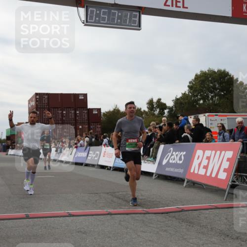 03.10.2025 - Köhlbrandbrückenlauf Yannick Fuchs http://msf.ph/oto/8985098 03.10.2025 15:57:11 Ziel 7107, 7593, 7618, 9032, 9087 meine-sportfotos.de