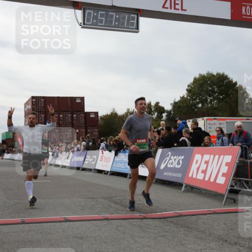 03.10.2025 - Köhlbrandbrückenlauf Yannick Fuchs http://msf.ph/oto/8985103 03.10.2025 15:57:11 Ziel 7107, 7593, 7618, 9032, 9087 meine-sportfotos.de