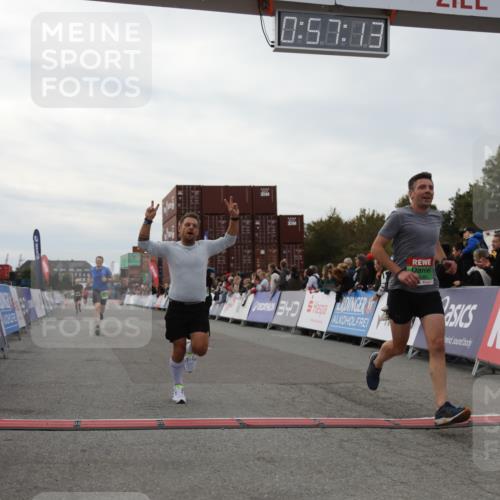 03.10.2025 - Köhlbrandbrückenlauf Yannick Fuchs http://msf.ph/oto/8985107 03.10.2025 15:57:11 Ziel 7107, 7593, 7618, 9032, 9087 meine-sportfotos.de